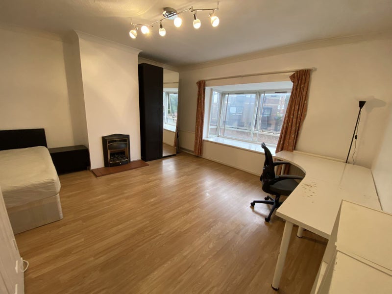 Room Barnfield Place in Greater London