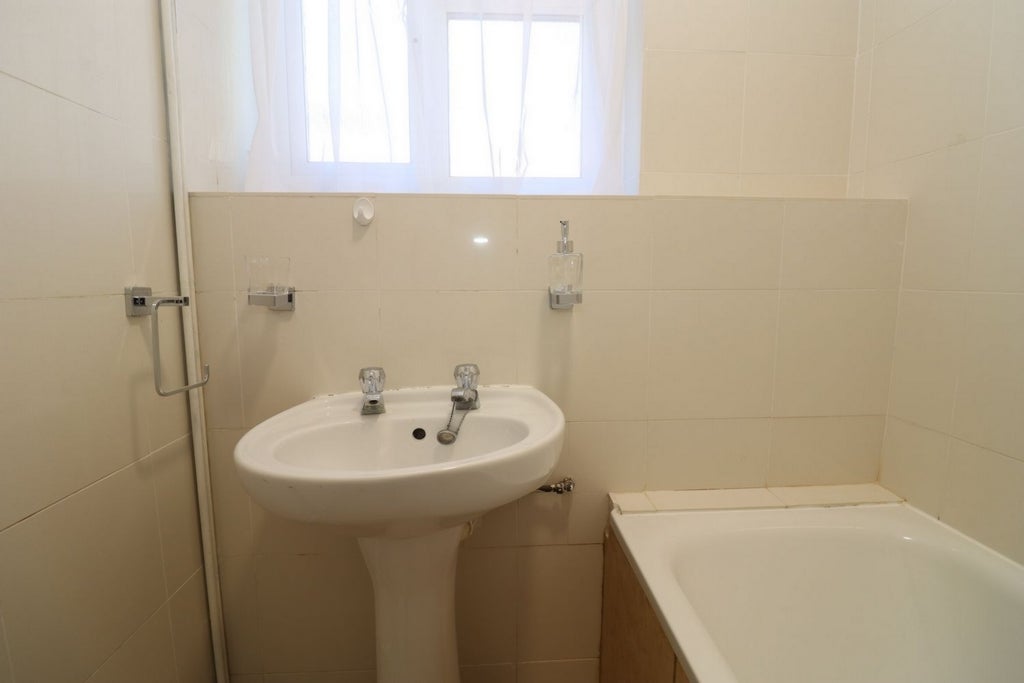 Room Globe Road in Greater London