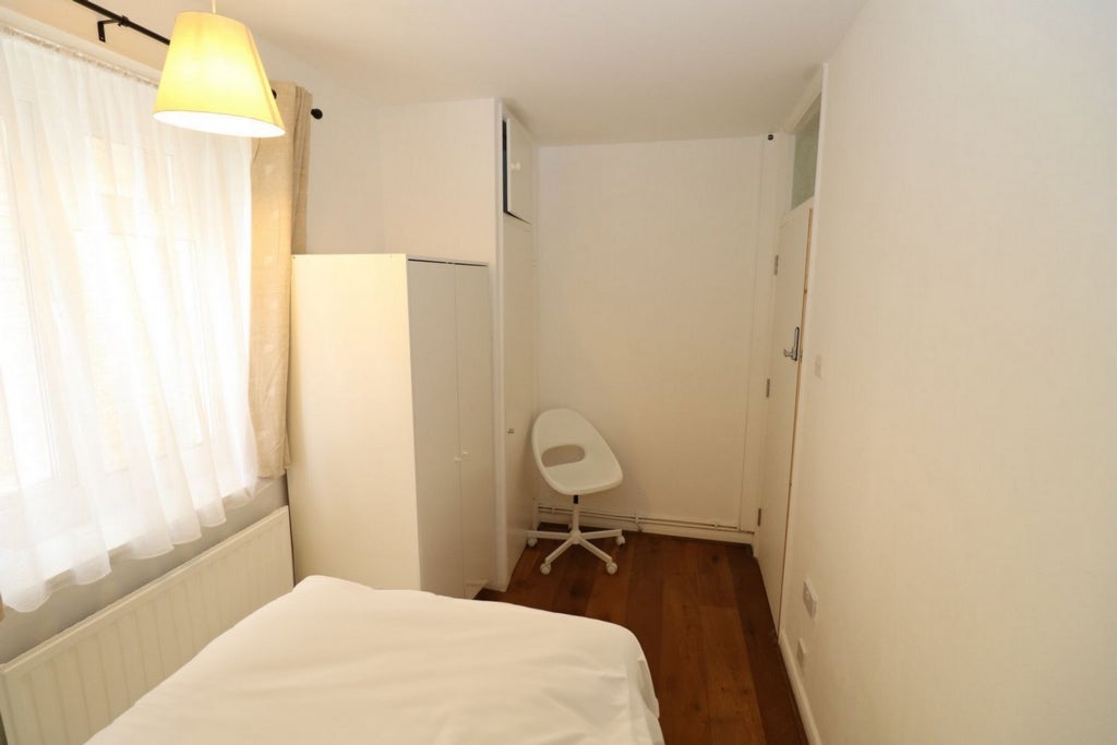 Room Globe Road in Greater London