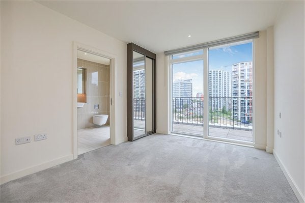 Flat New Warren Lane in Greater London
