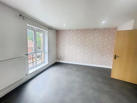 Flat Conway Close in Nottingham