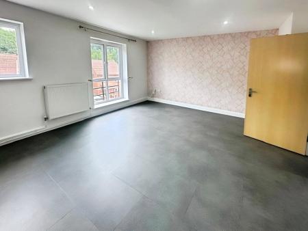 Flat Conway Close in Nottingham