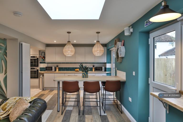 Room Croft Avenue in Cherwell District