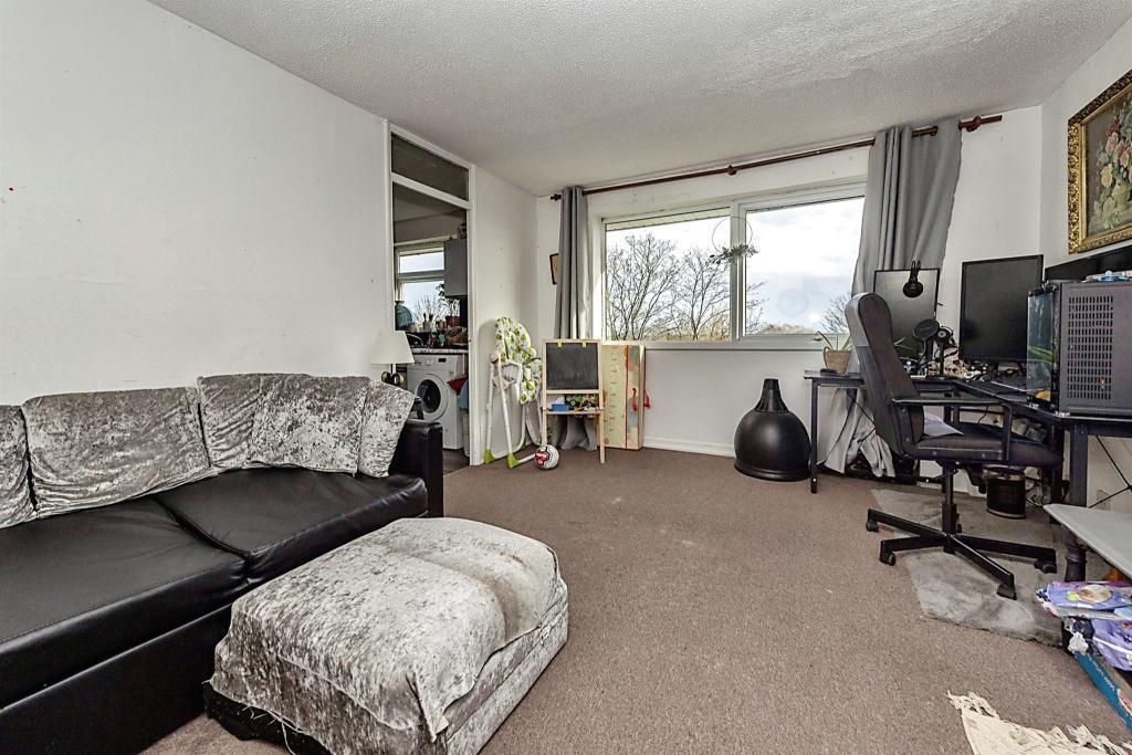 Flat Burns Drive in Dacorum