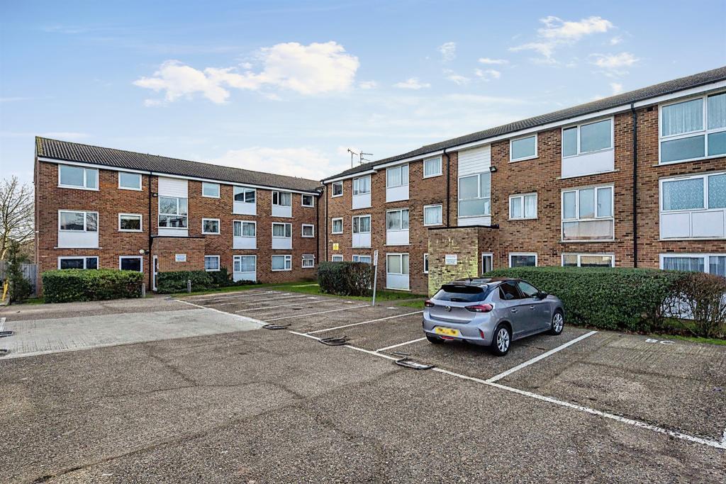 Flat Burns Drive in Dacorum