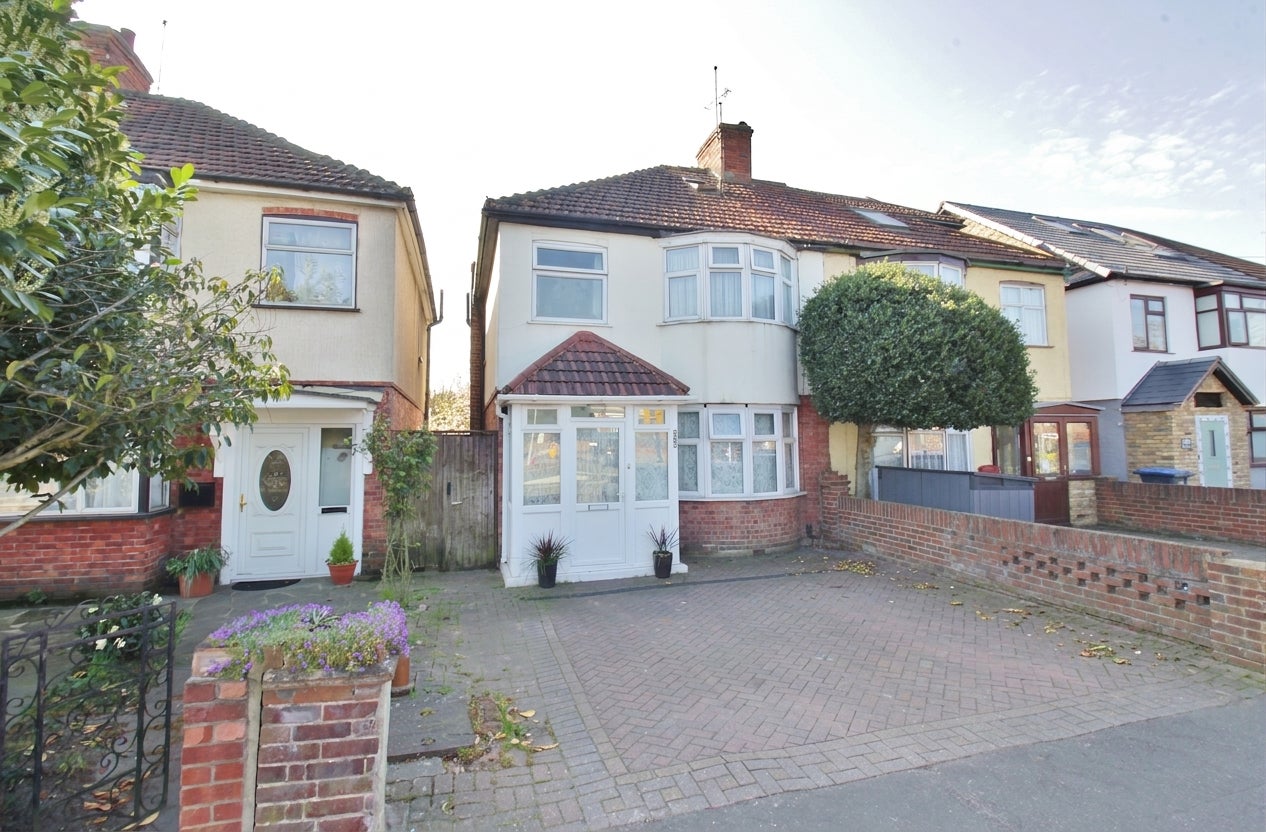 House Whitton Dene in Greater London