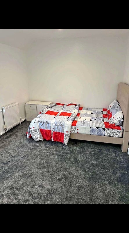 Room Parkview Road in Greater London