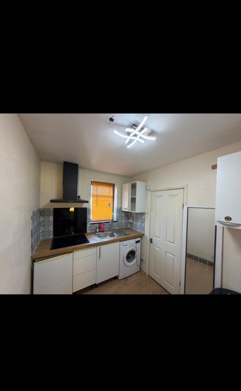 Room Parkview Road in Greater London
