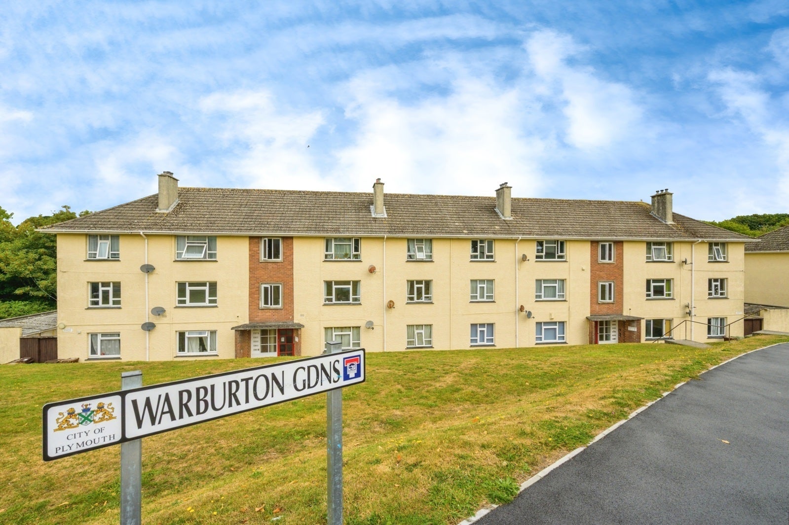 Flat Warburton Gardens in Plymouth