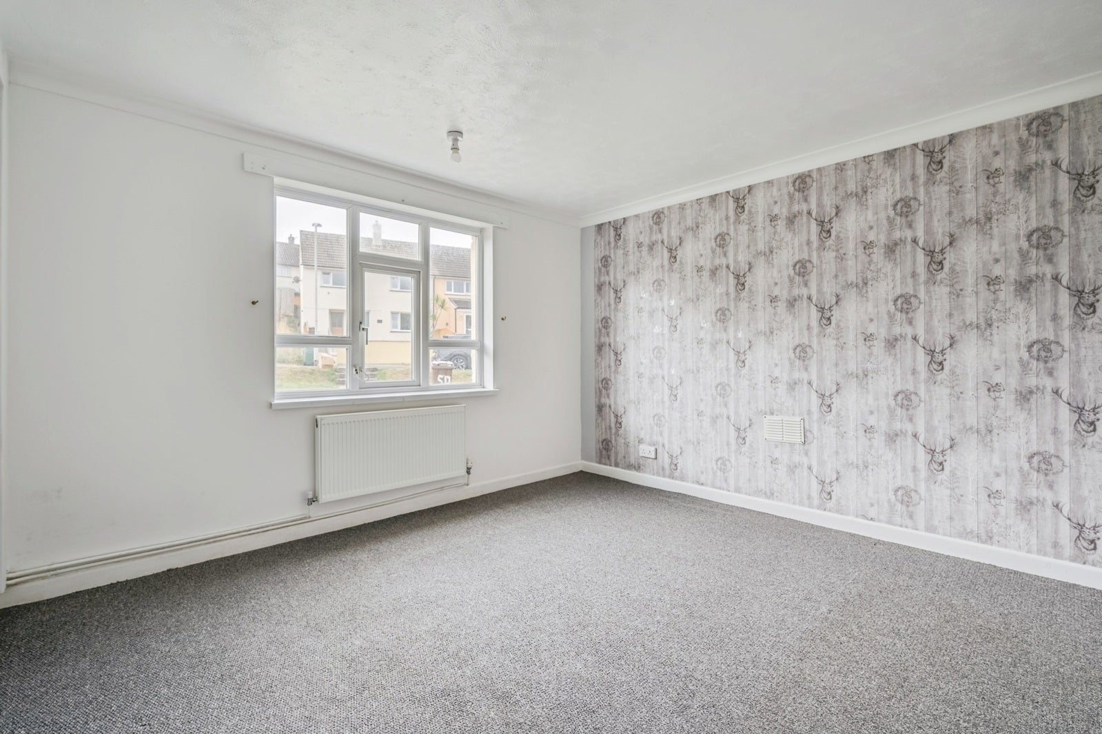 Flat Warburton Gardens in Plymouth