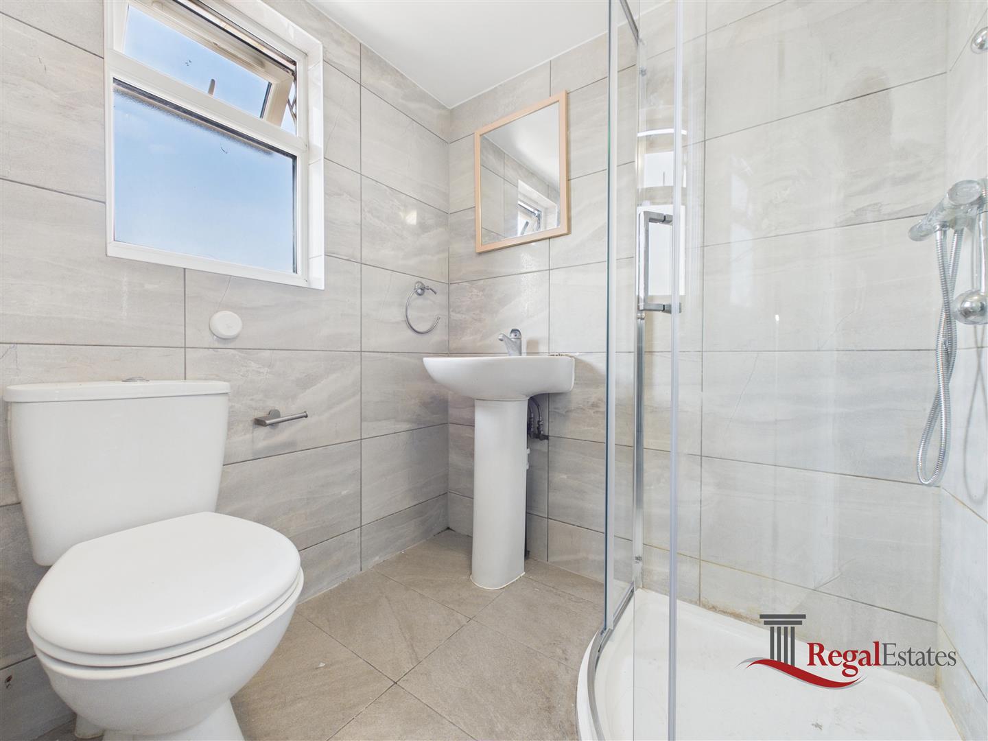Room Reynolds Drive in Greater London