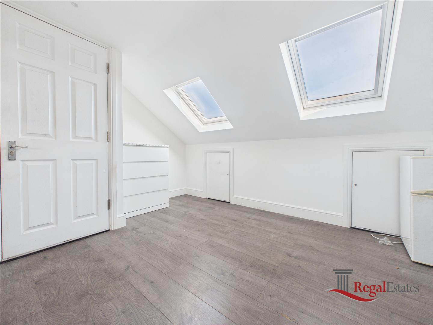 Room Reynolds Drive in Greater London