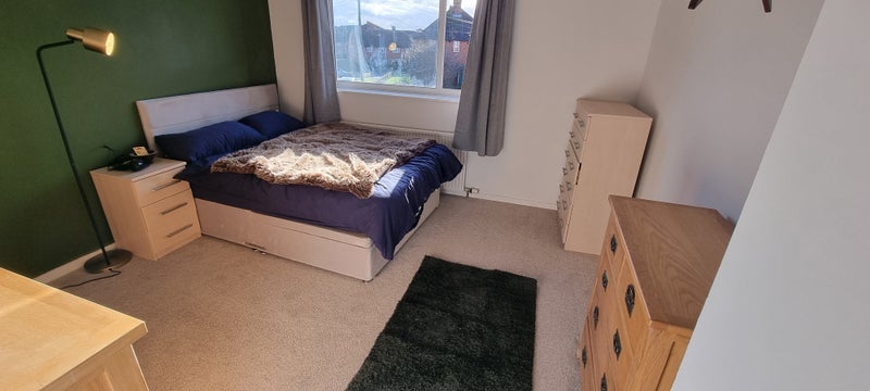 Room Queenshill Garth in Leeds