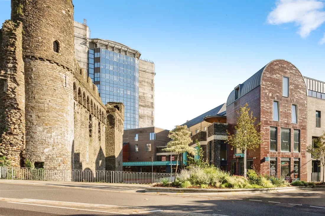 Flat Castle Lane in Swansea