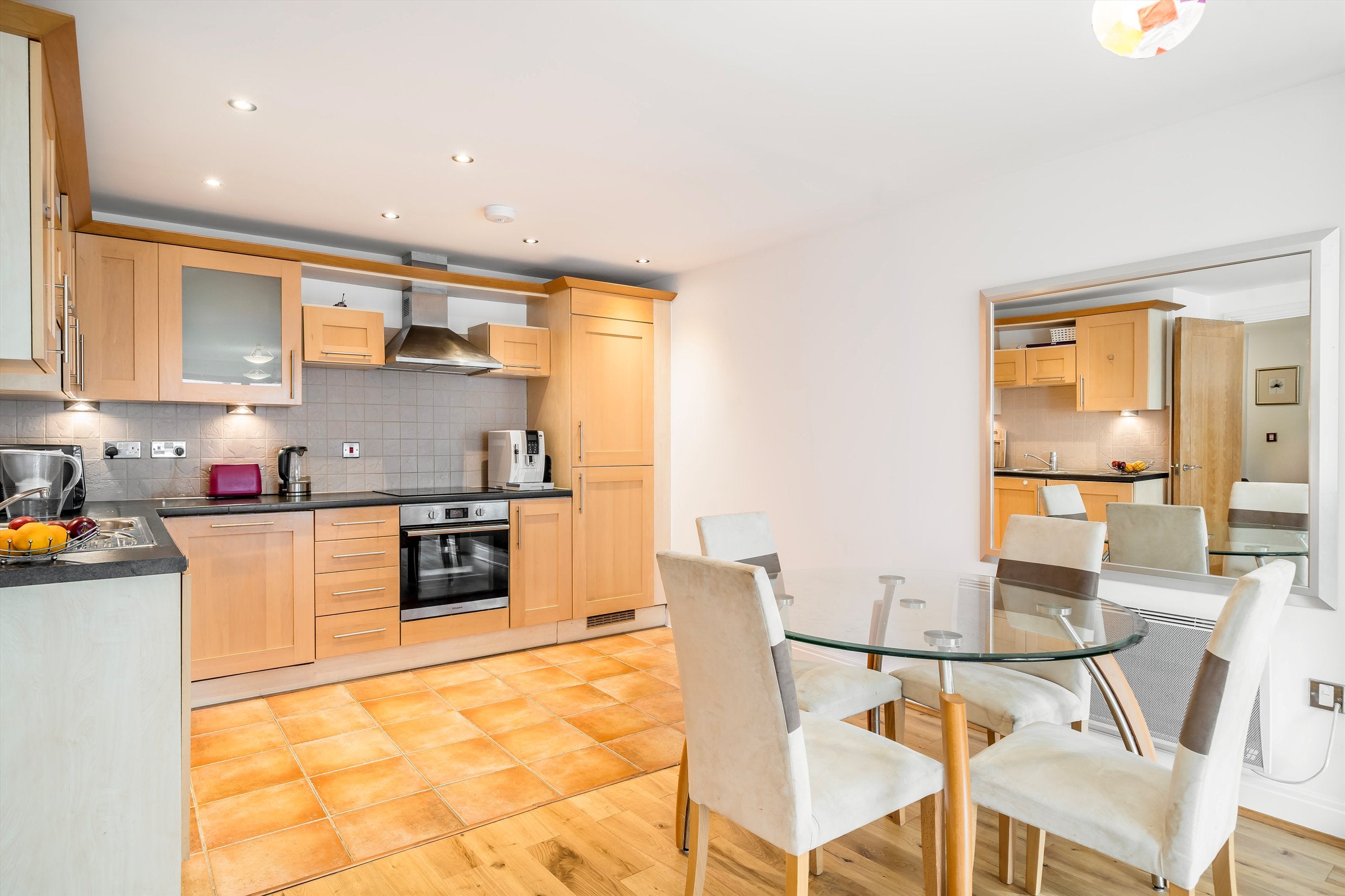 Flat Montaigne Close in City of Westminster