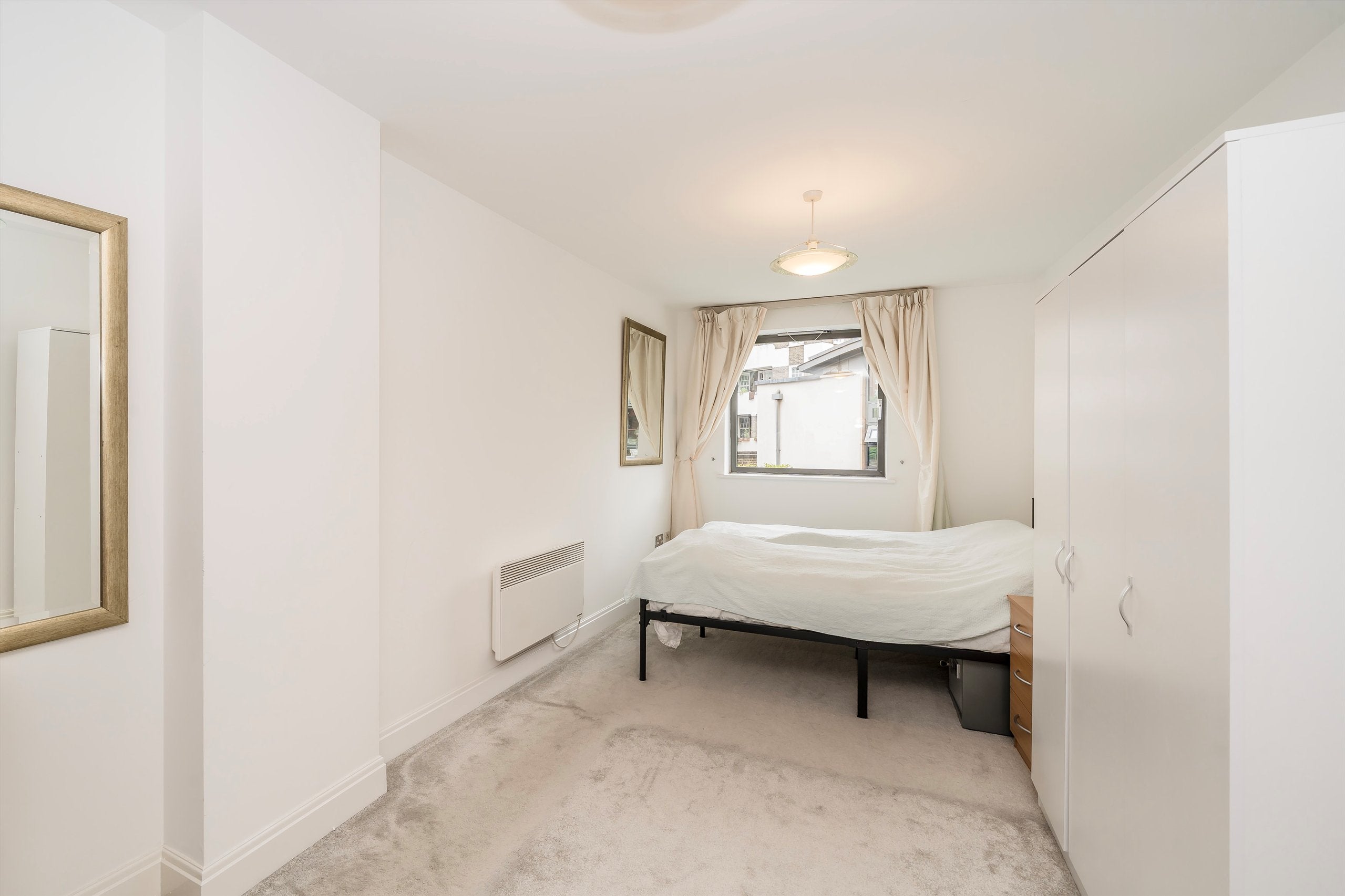 Flat Montaigne Close in City of Westminster