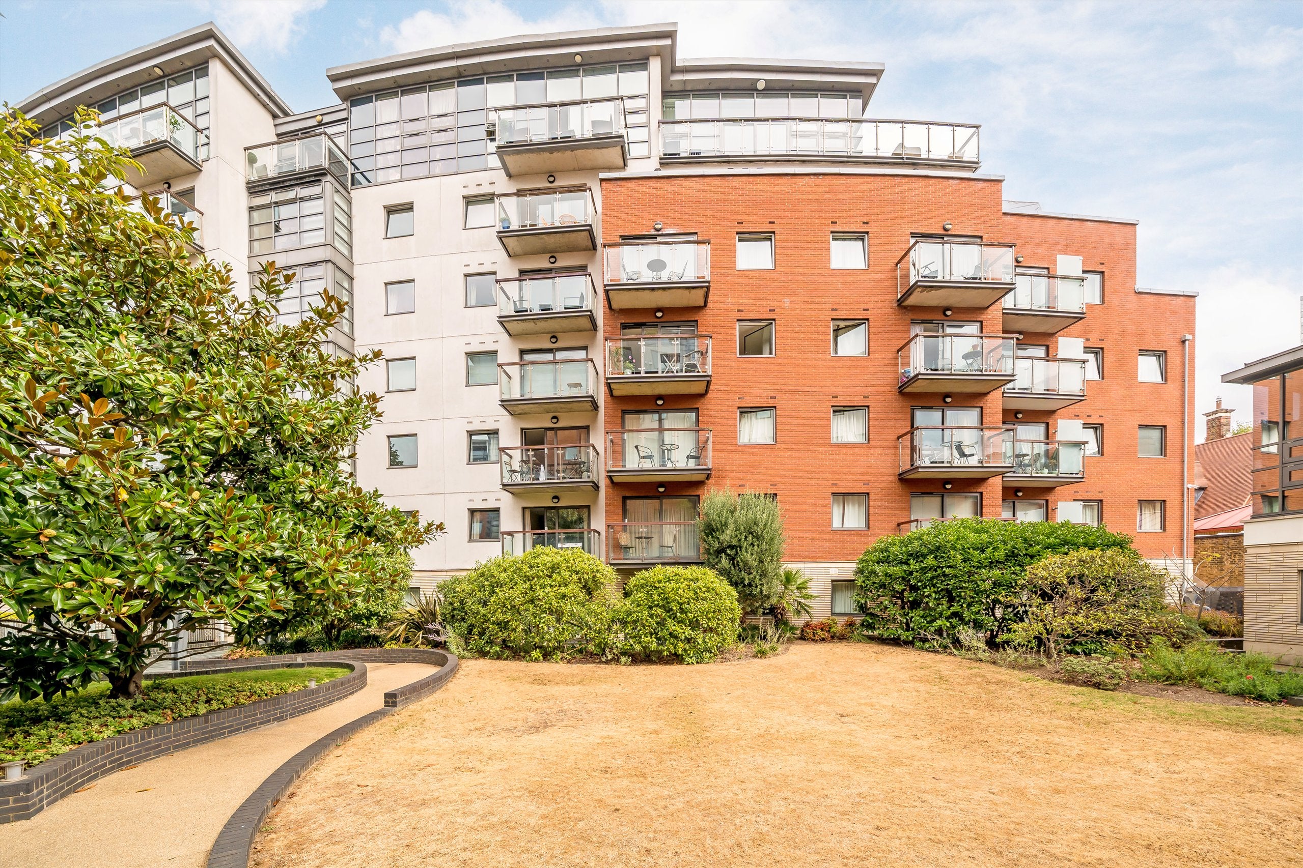 Flat Montaigne Close in City of Westminster