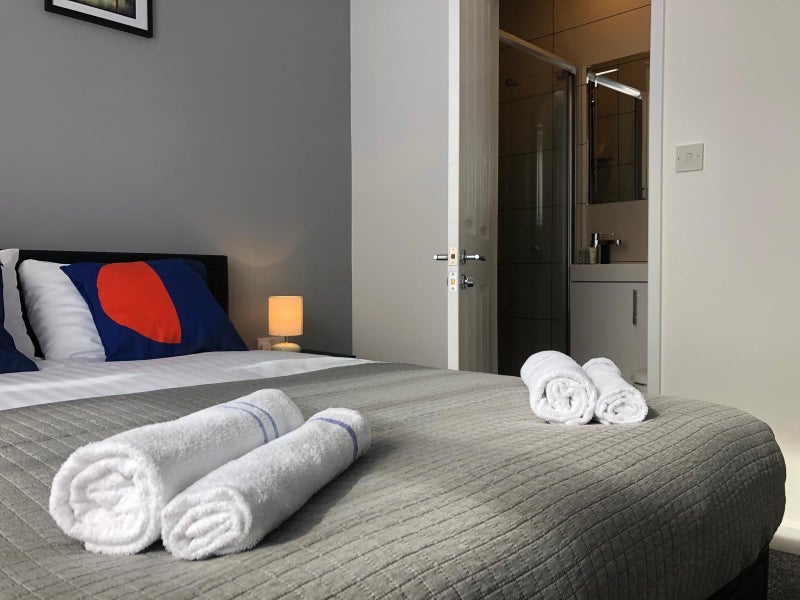 Room Leeds Street in Greater London