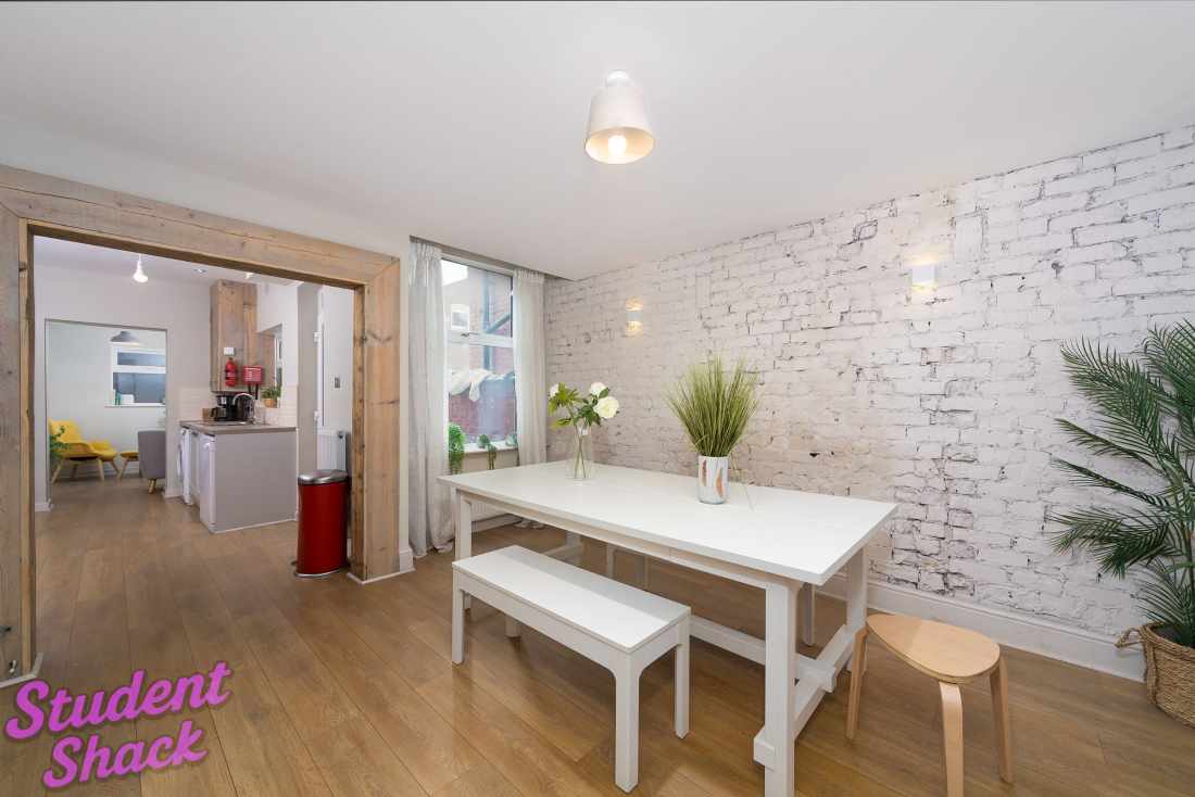Room Ruskin Avenue in Manchester