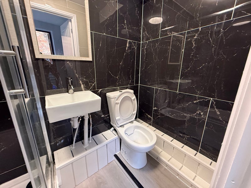 Room Aylestone Road in Leicester