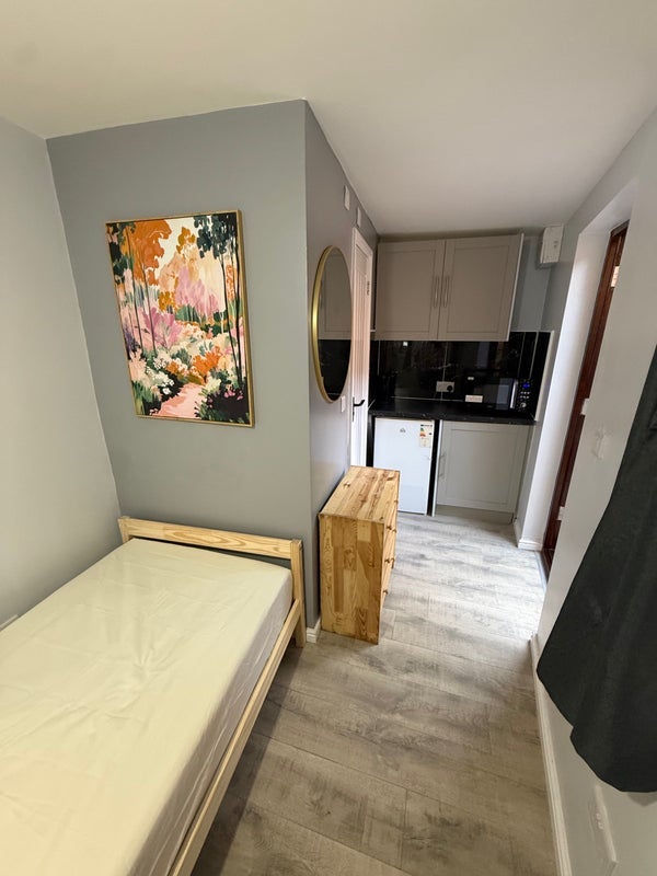 Room Aylestone Road in Leicester