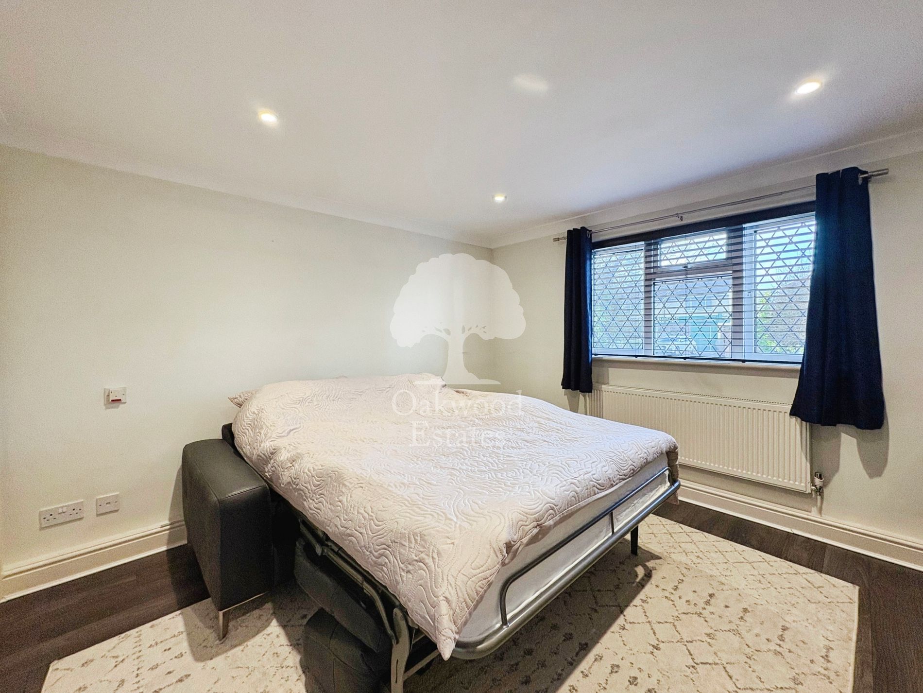 Room Waltham Road in White Waltham