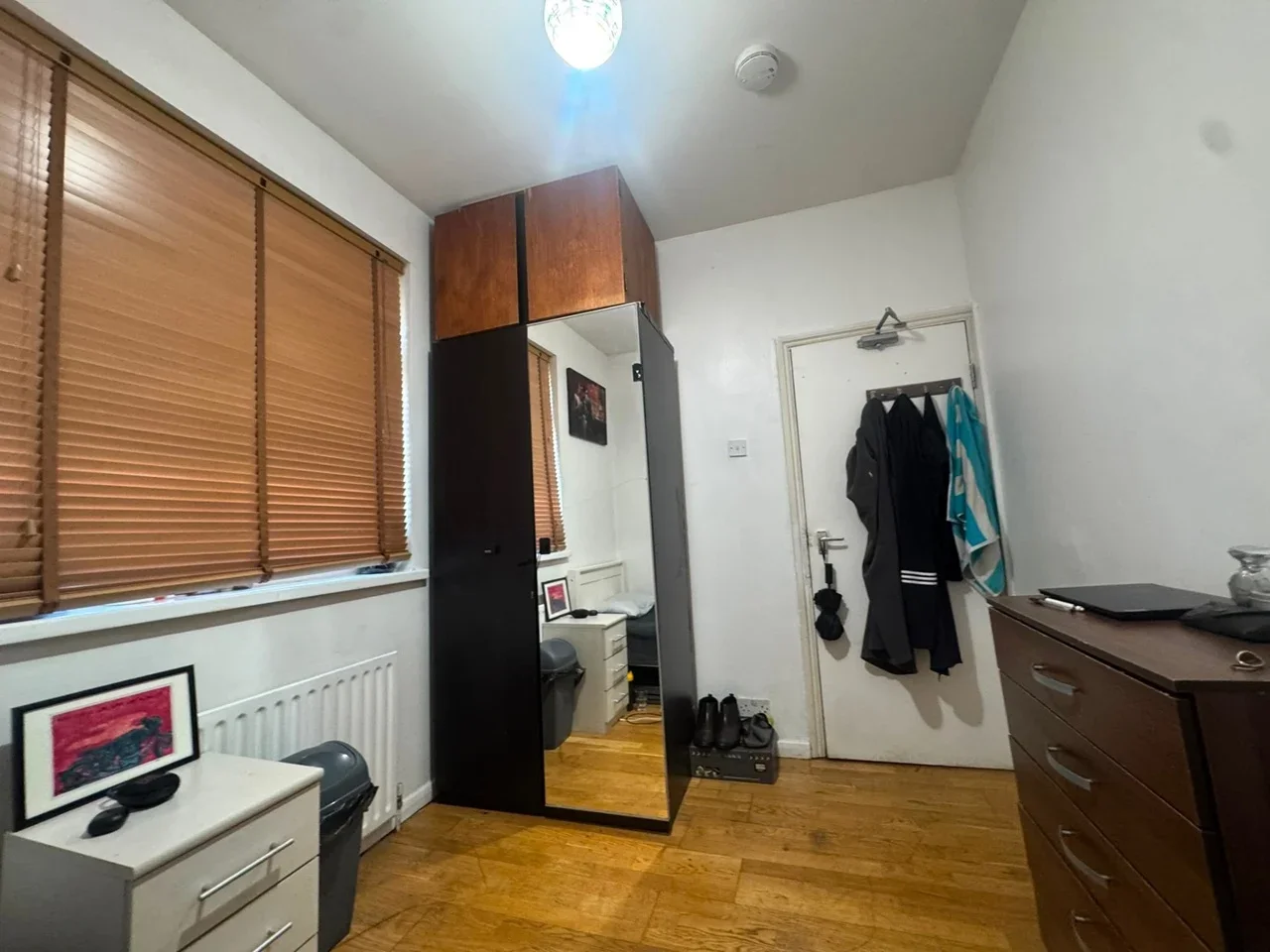 Room Wood Lane in Greater London