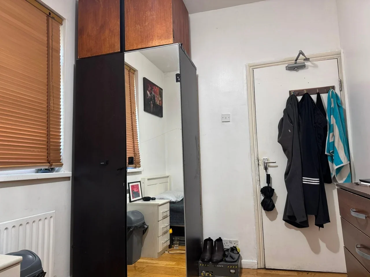 Room Wood Lane in Greater London