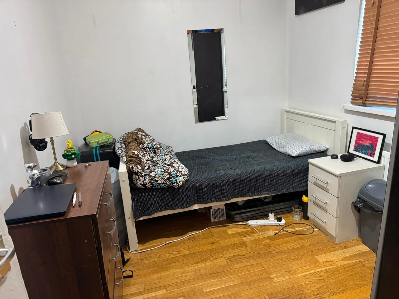 Room Wood Lane in Greater London