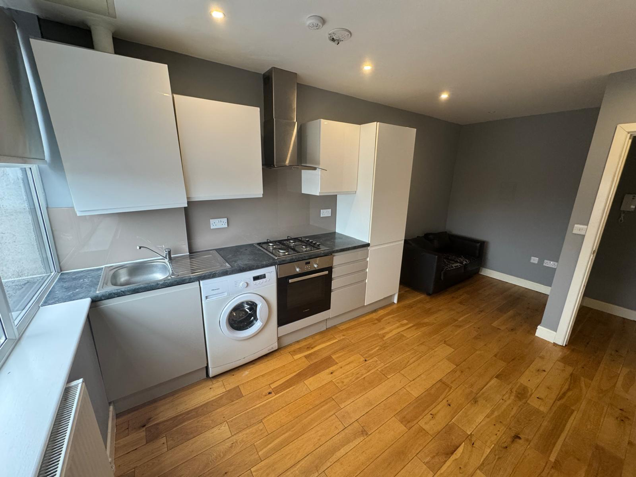 Flat Vaughan Way in Leicester