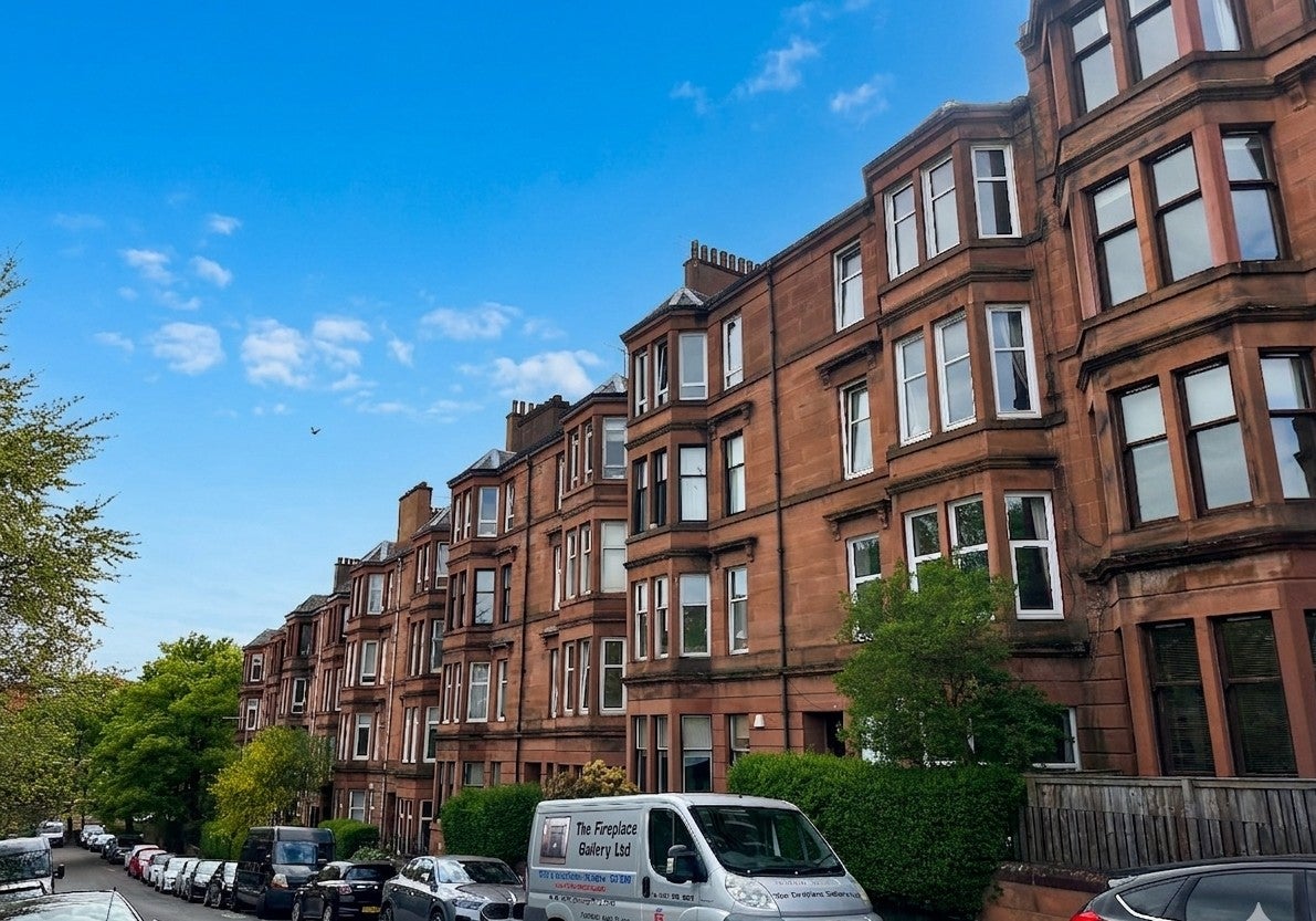 Flat Thornwood Drive in Glasgow
