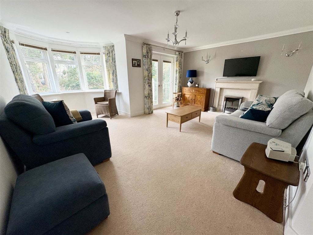 Flat Aldridge Road in Ferndown