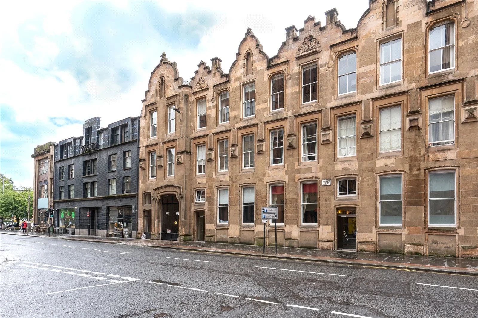 Flat Ingram Street in Glasgow