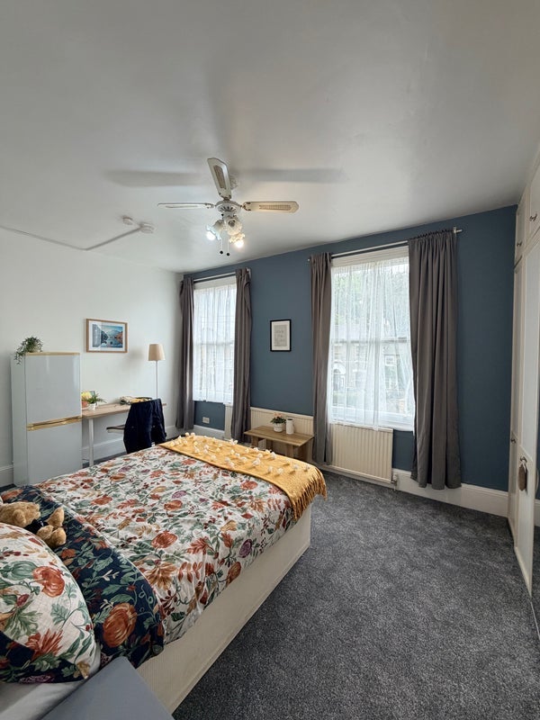 Room Hampton Road in Greater London