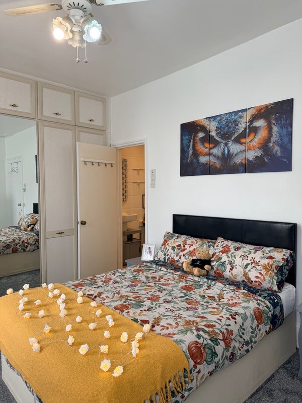 Room Hampton Road in Greater London