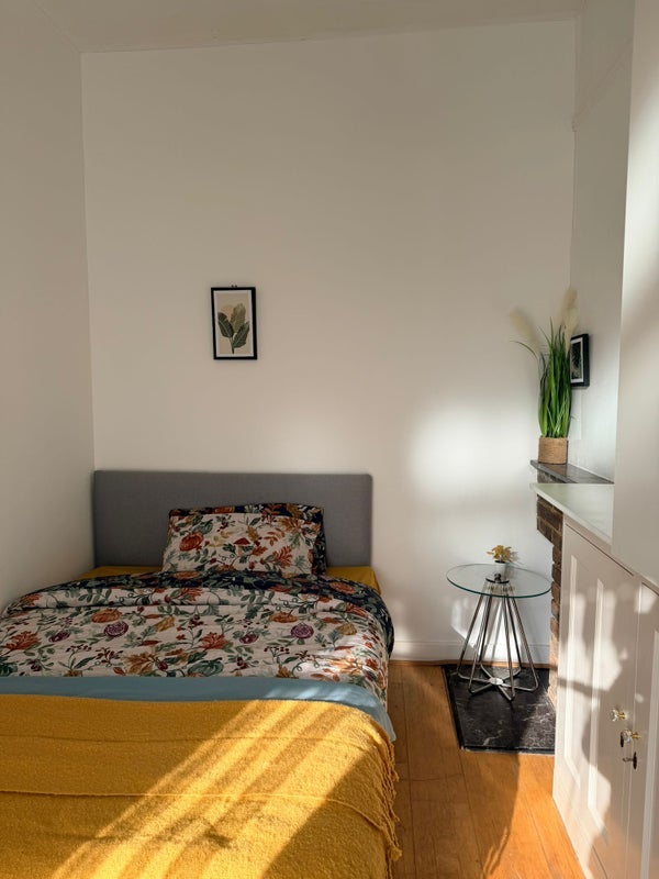 Room Hampton Road in Greater London