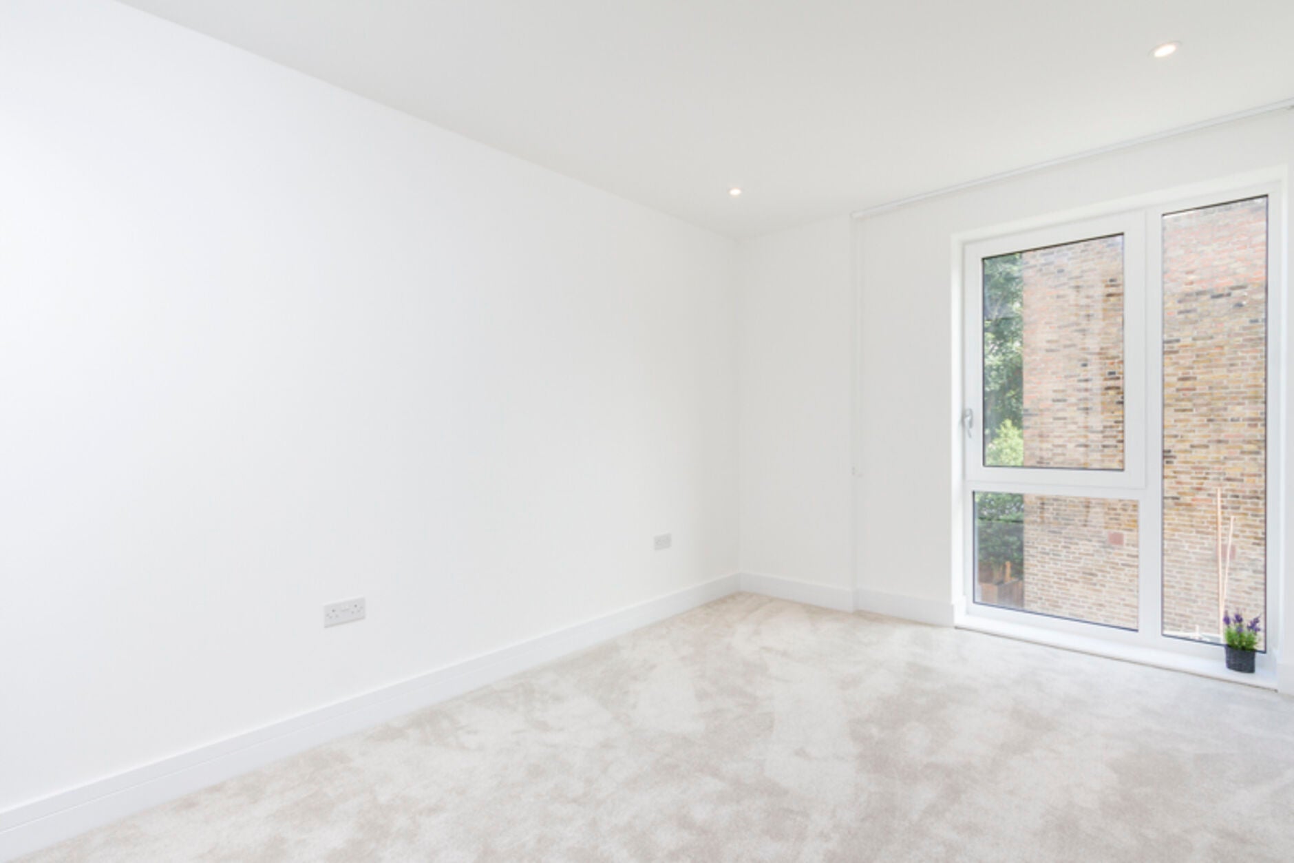 Flat Greenside Road in Greater London