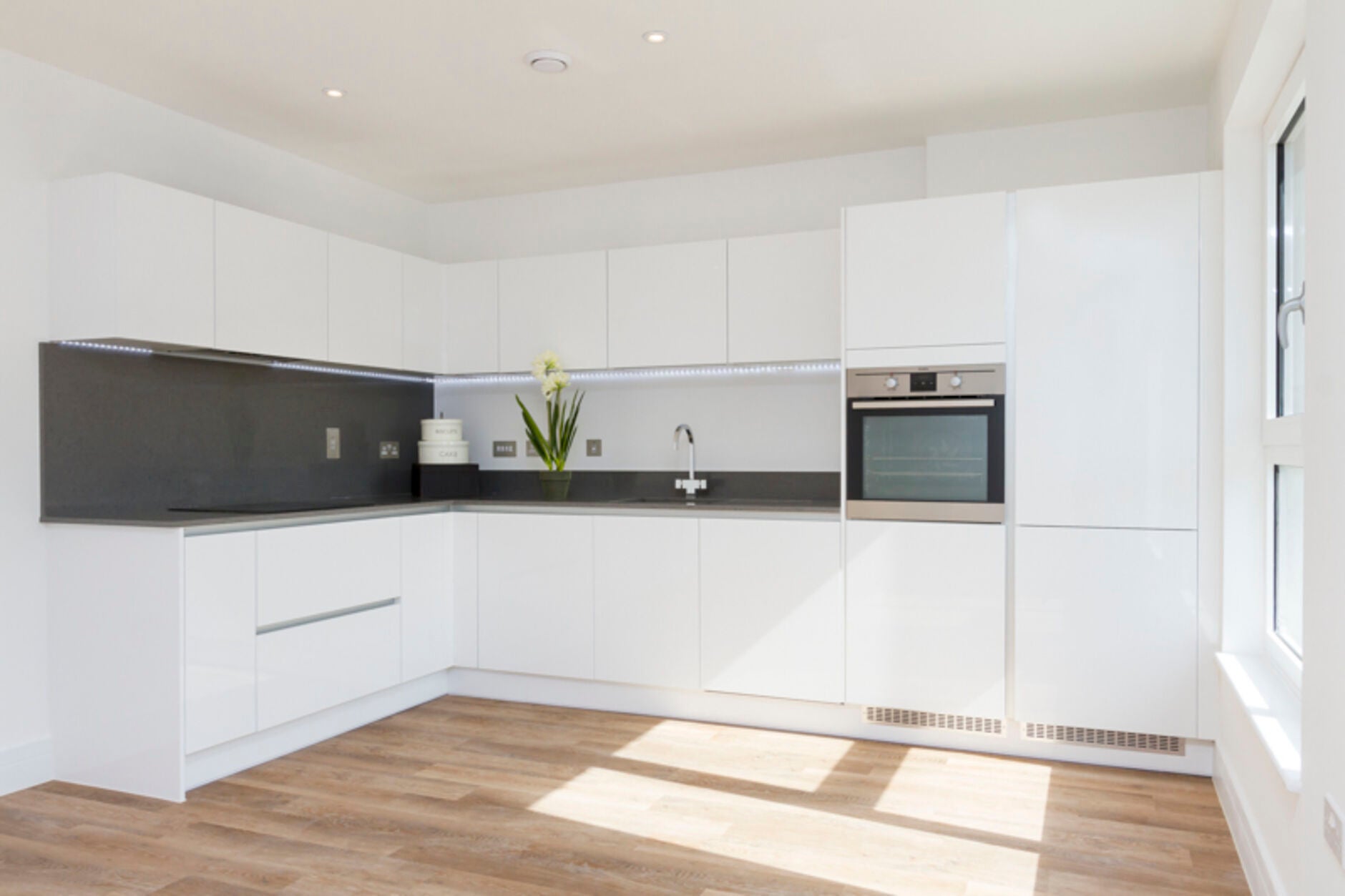Flat Greenside Road in Greater London