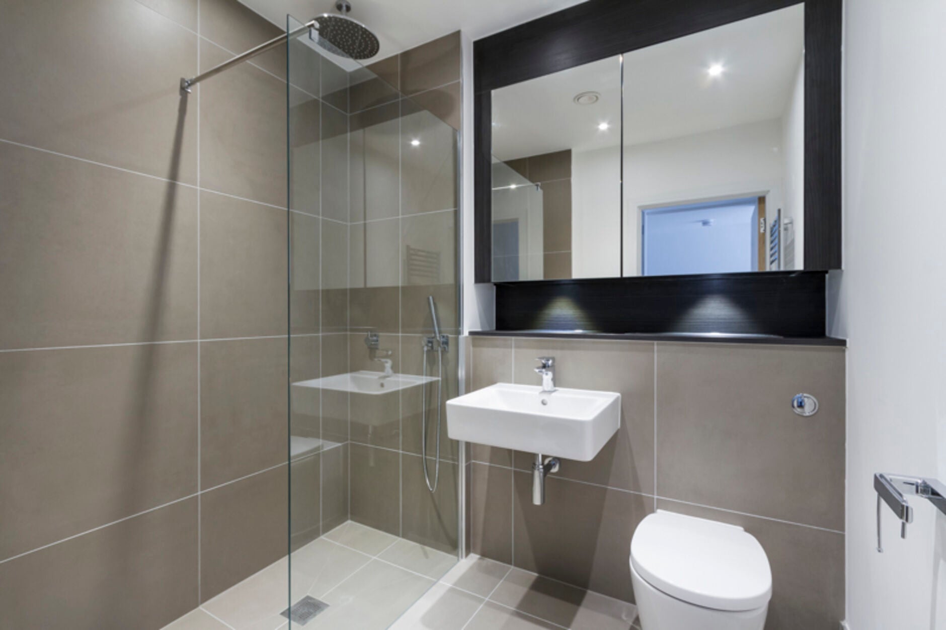 Flat Greenside Road in Greater London