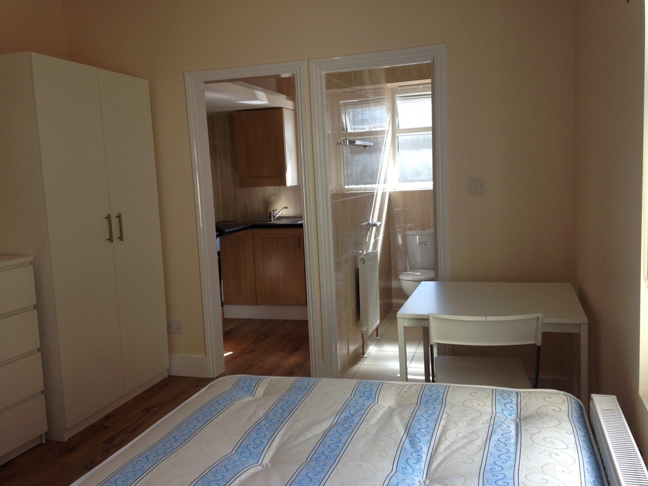 Flat Winslow Road in Greater London