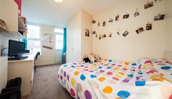 Flat Trelawn Street in Leeds
