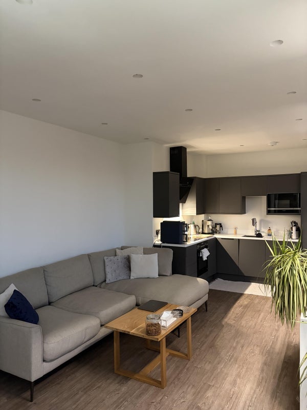 Room Manorfield Close in Greater London