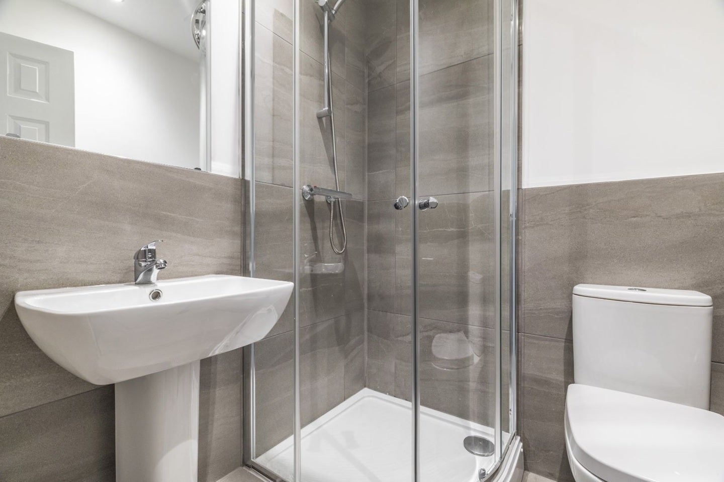 Flat Eaton Road in Greater London
