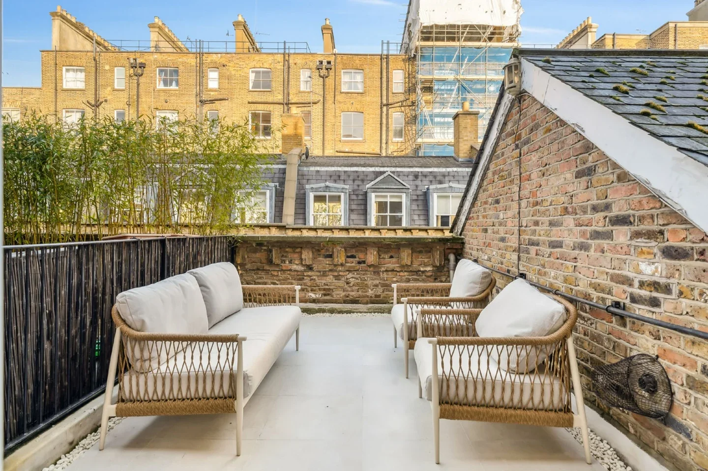 Flat Stanhope Mews West in Greater London