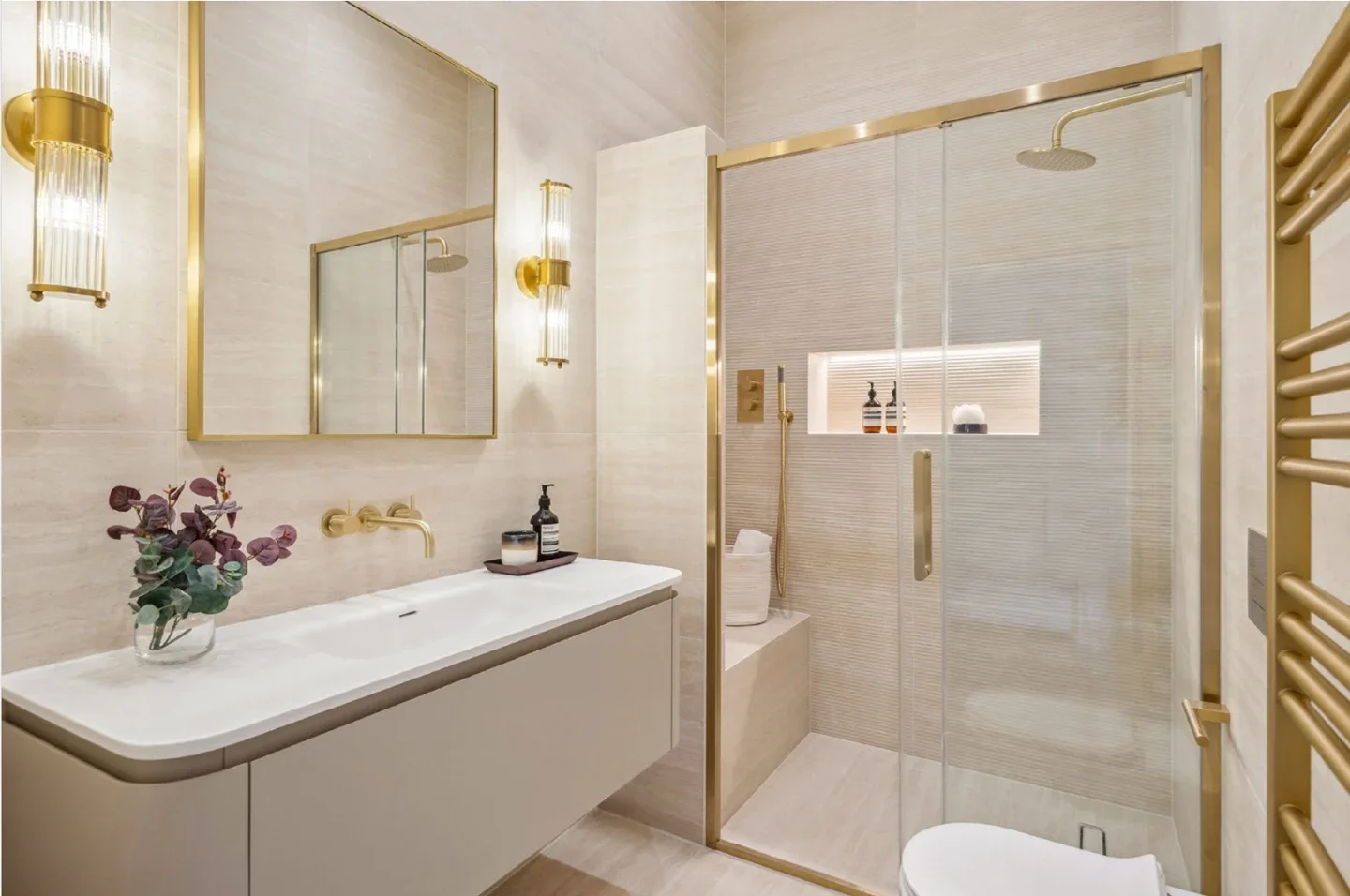 Flat Stanhope Mews West in Greater London
