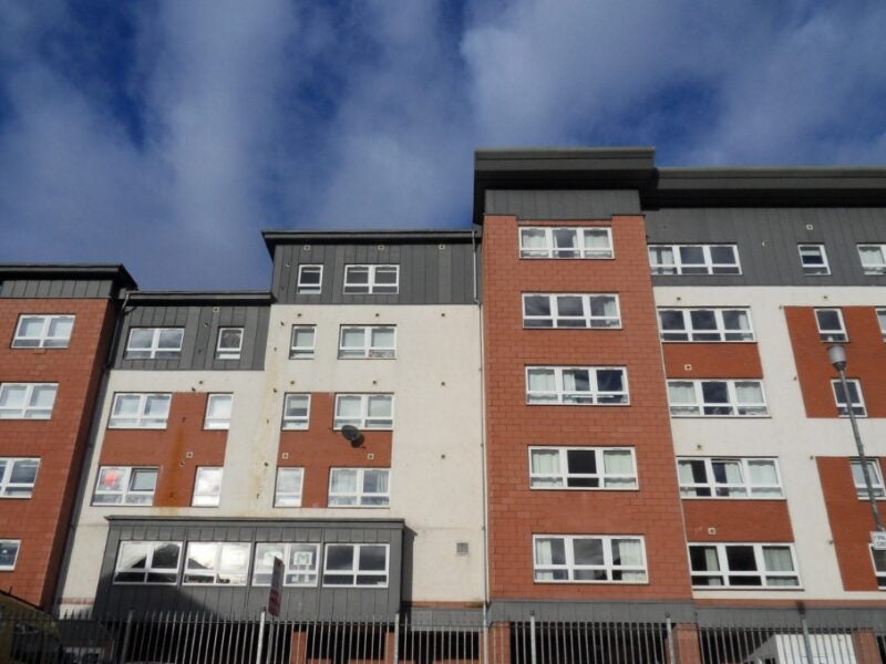 Flat Whitehill Place in Glasgow