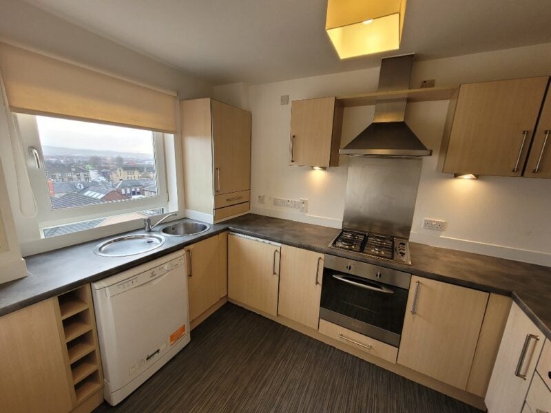 Flat Whitehill Place in Glasgow