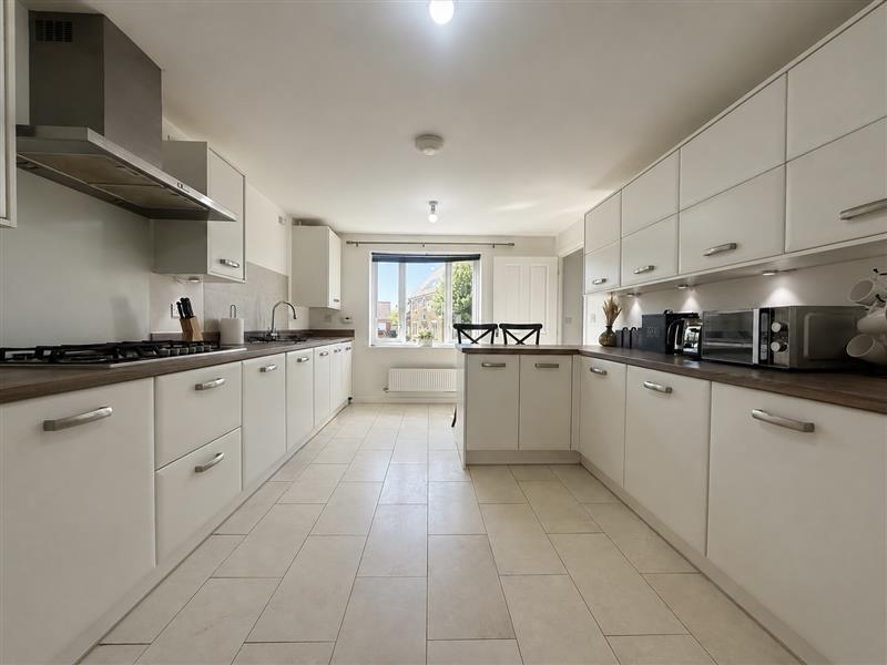 House Wendercliff Close in Bishop's Cleeve