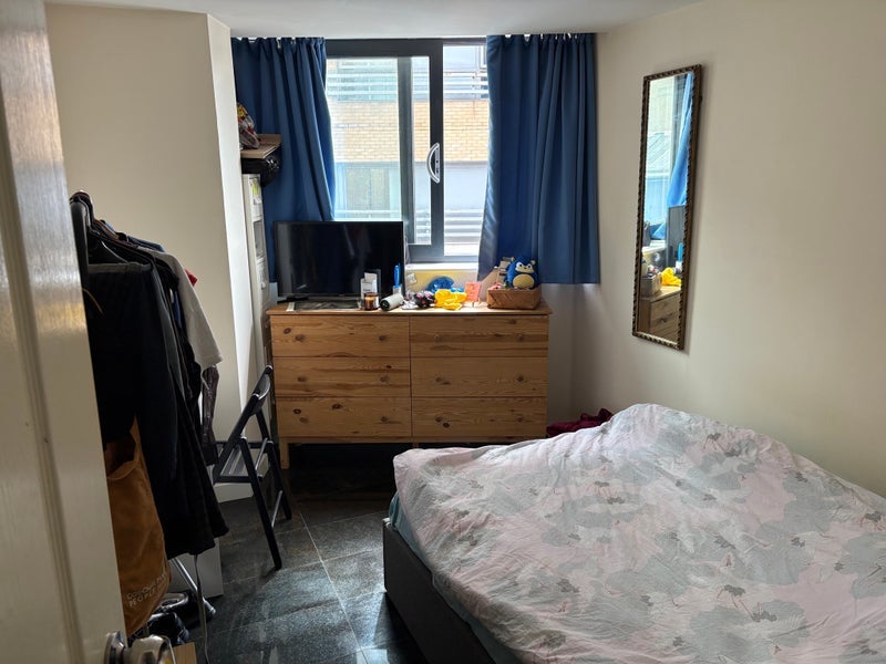Room Tudor Road in Greater London