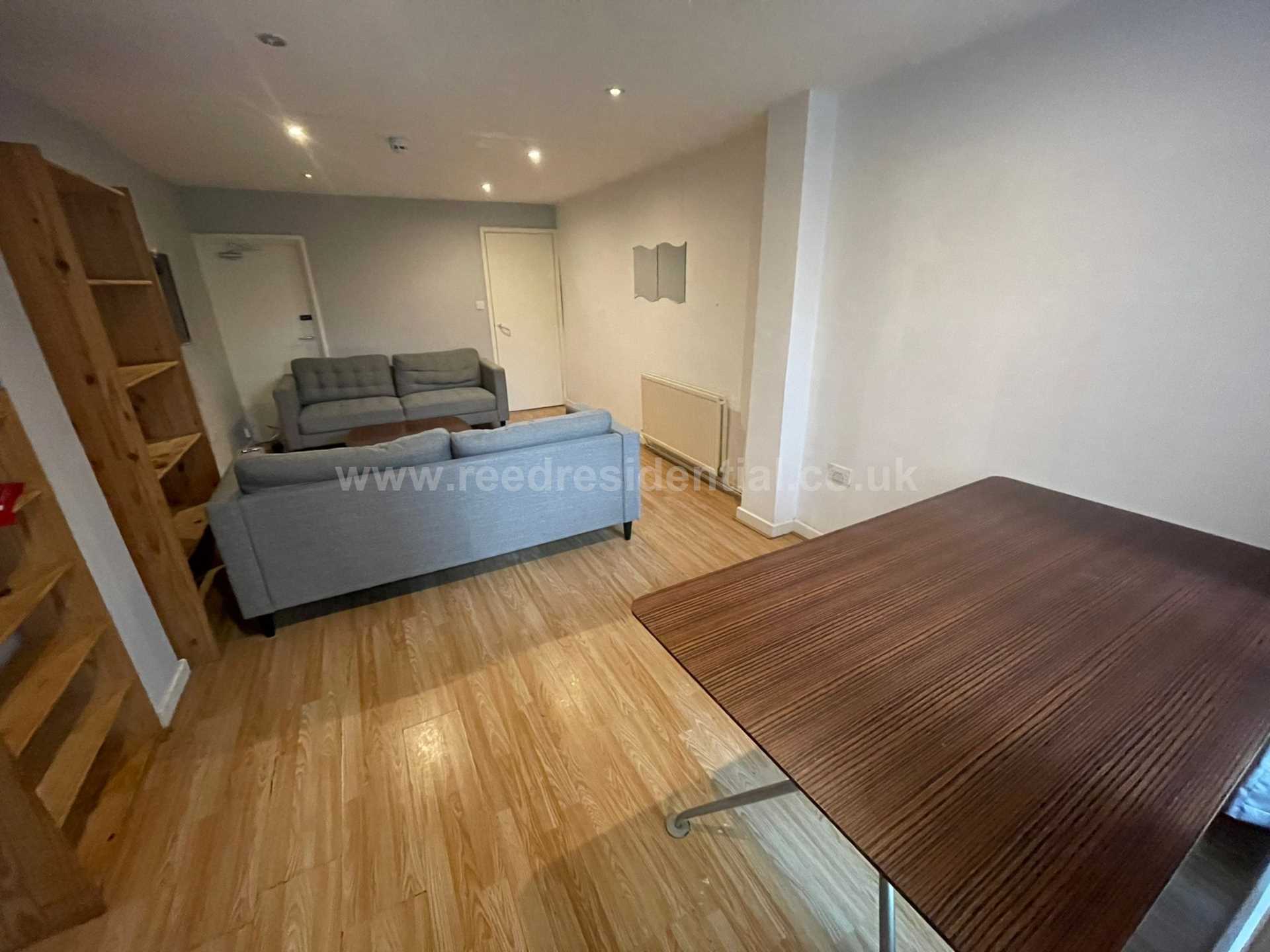 Room Frederick Grove in Nottingham
